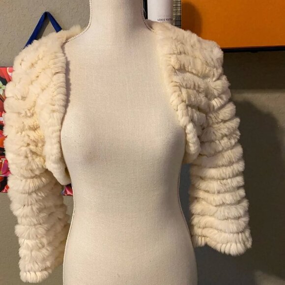 NEW* BCBG MAXAZRIA Rabbit Fur Knit Bolero Shrug Ivory Color Size S - Picture 1 of 5